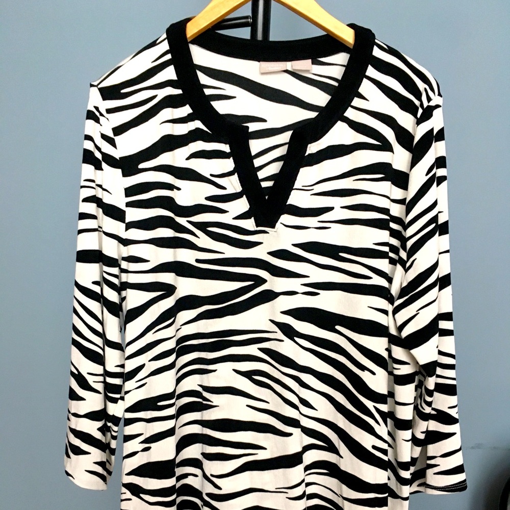 Black and white top Chico’s